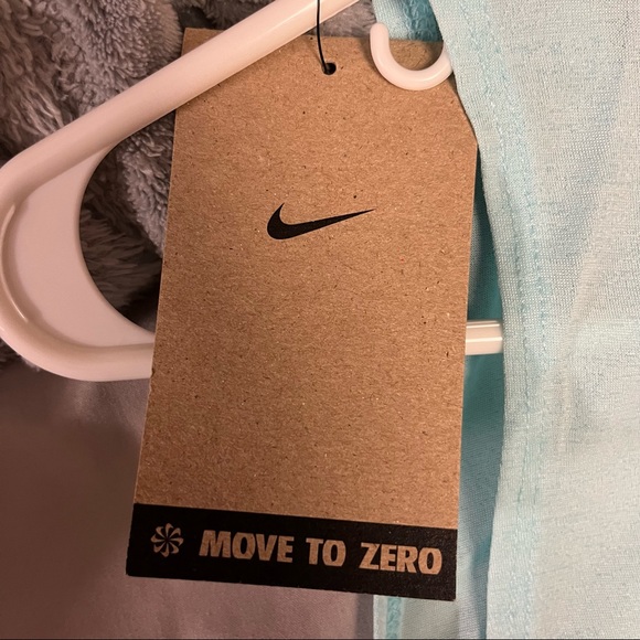 NIKE WORKOUT TANK TOP NWT - Picture 7 of 8